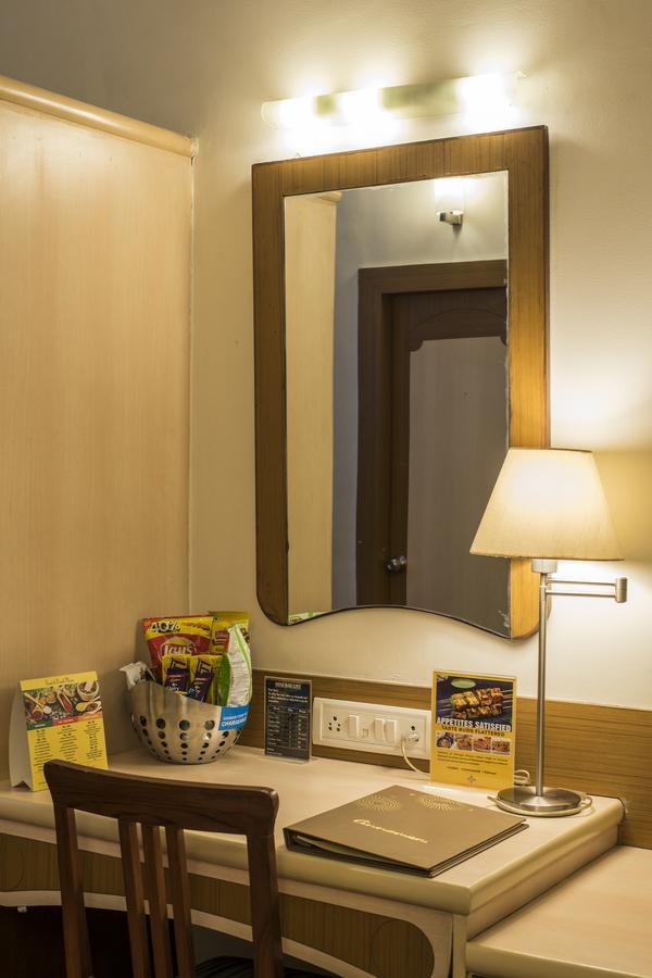 Hotel Park Central Comfort- E- Suites Pune Exterior foto