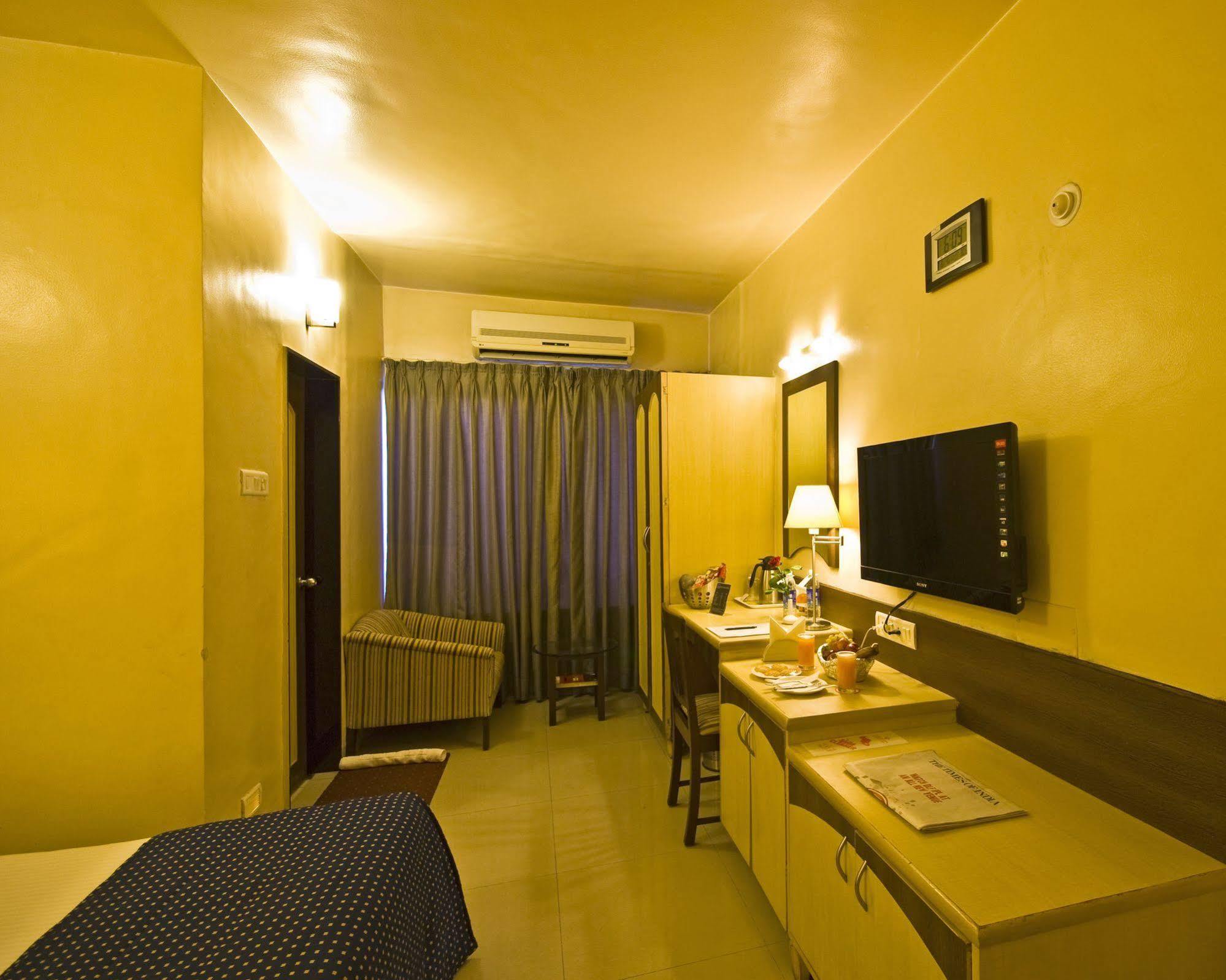 Hotel Park Central Comfort- E- Suites Pune Exterior foto