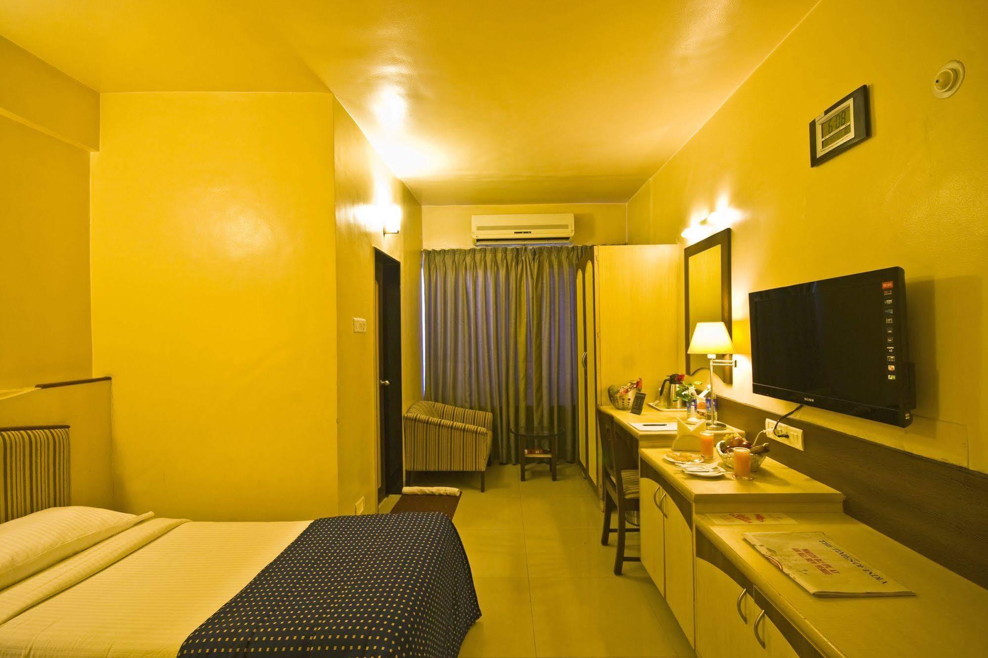 Hotel Park Central Comfort- E- Suites Pune Exterior foto