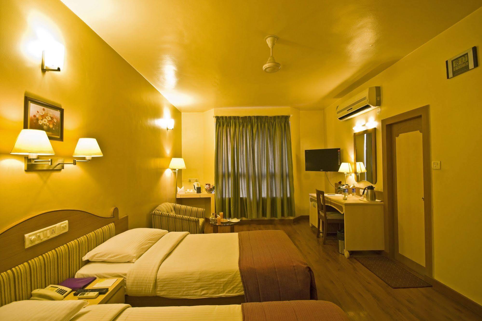 Hotel Park Central Comfort- E- Suites Pune Exterior foto
