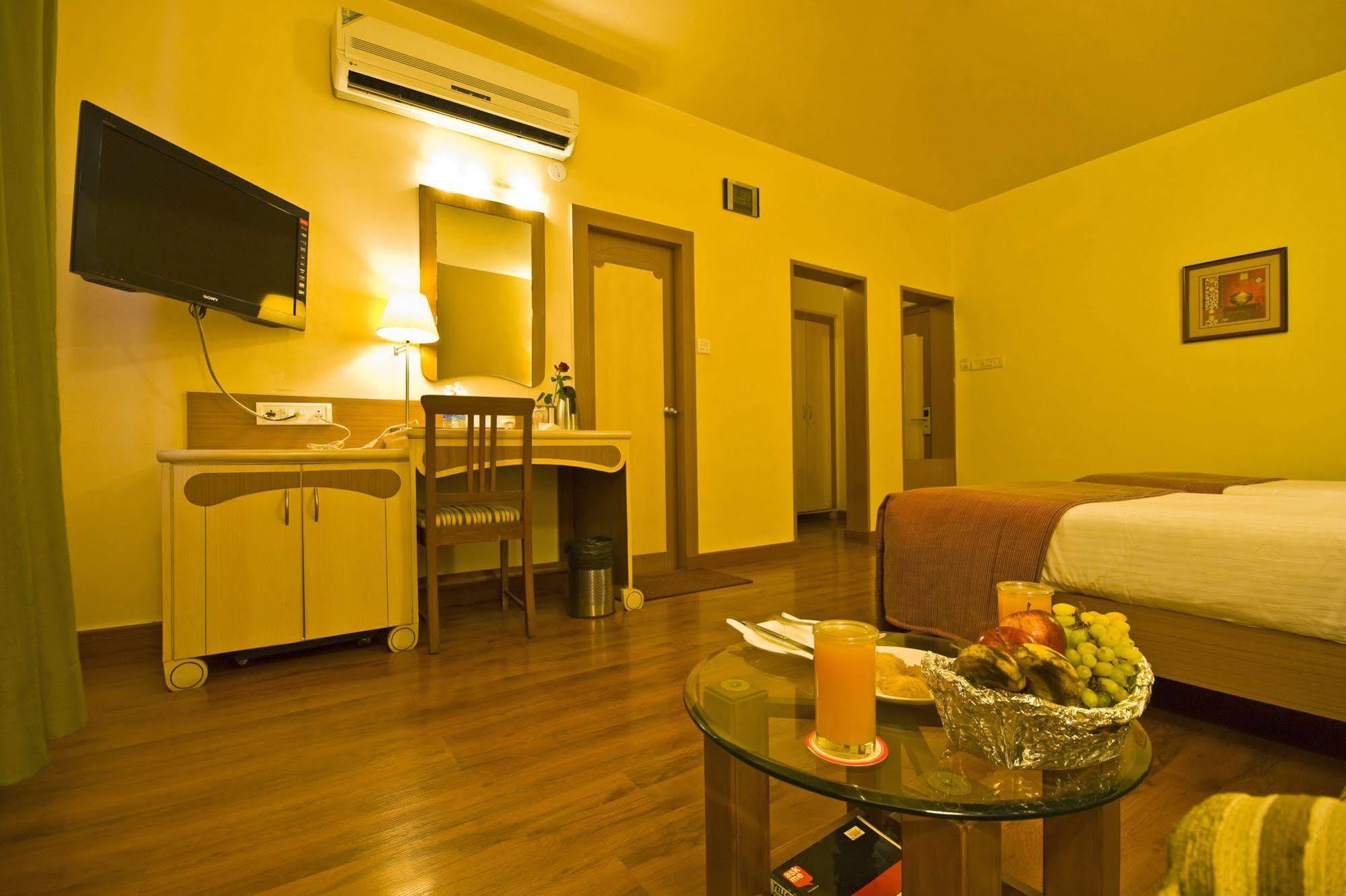 Hotel Park Central Comfort- E- Suites Pune Exterior foto