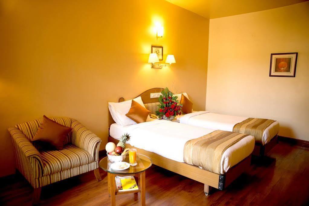 Hotel Park Central Comfort- E- Suites Pune Exterior foto