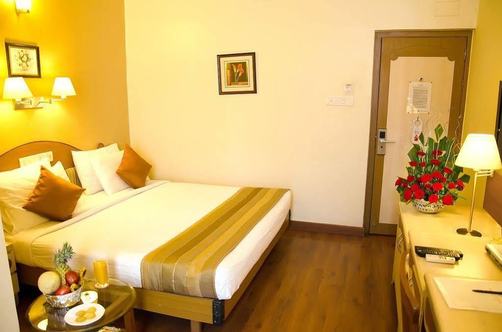 Hotel Park Central Comfort- E- Suites Pune Exterior foto