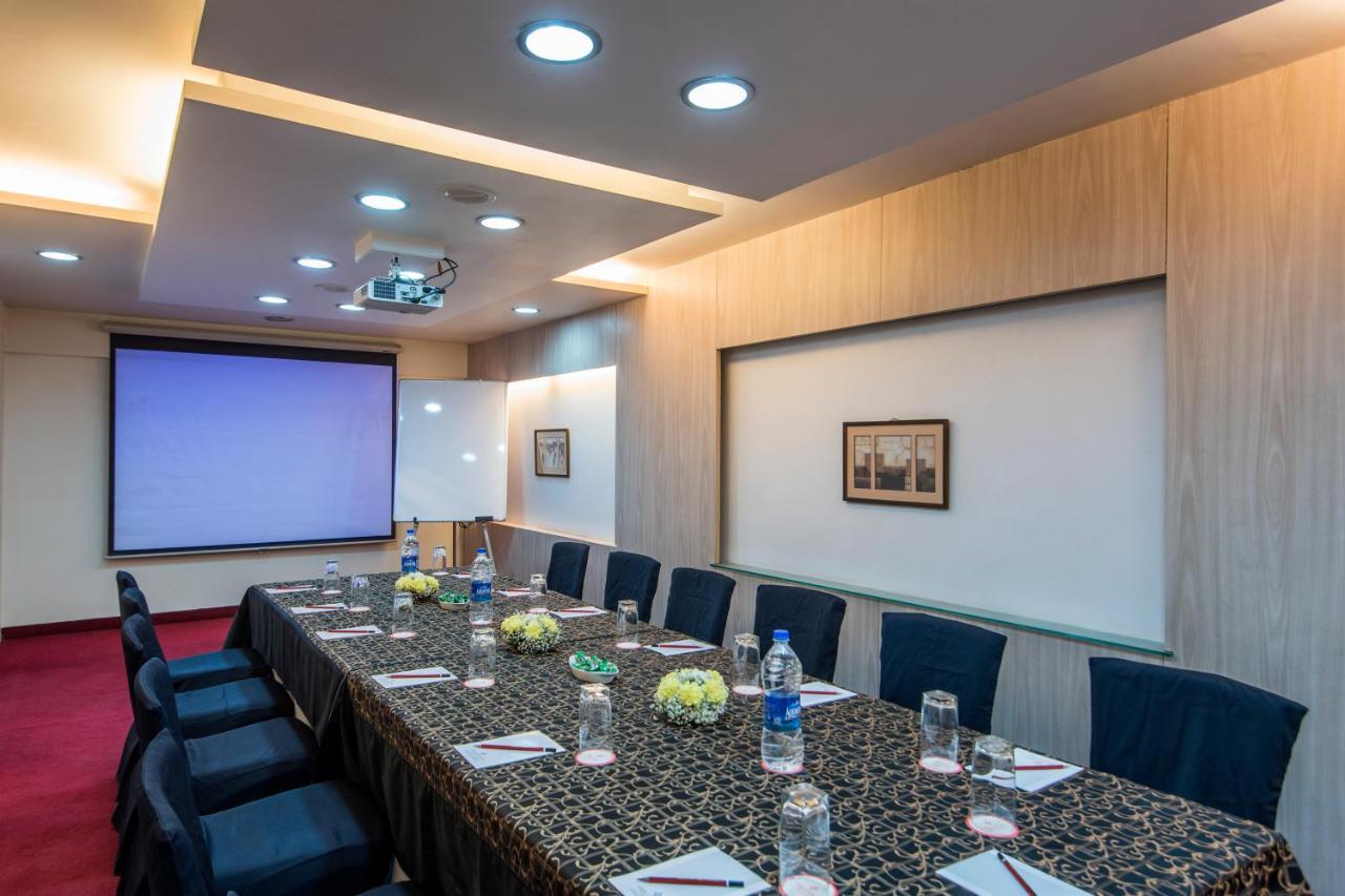 Hotel Park Central Comfort- E- Suites Pune Exterior foto